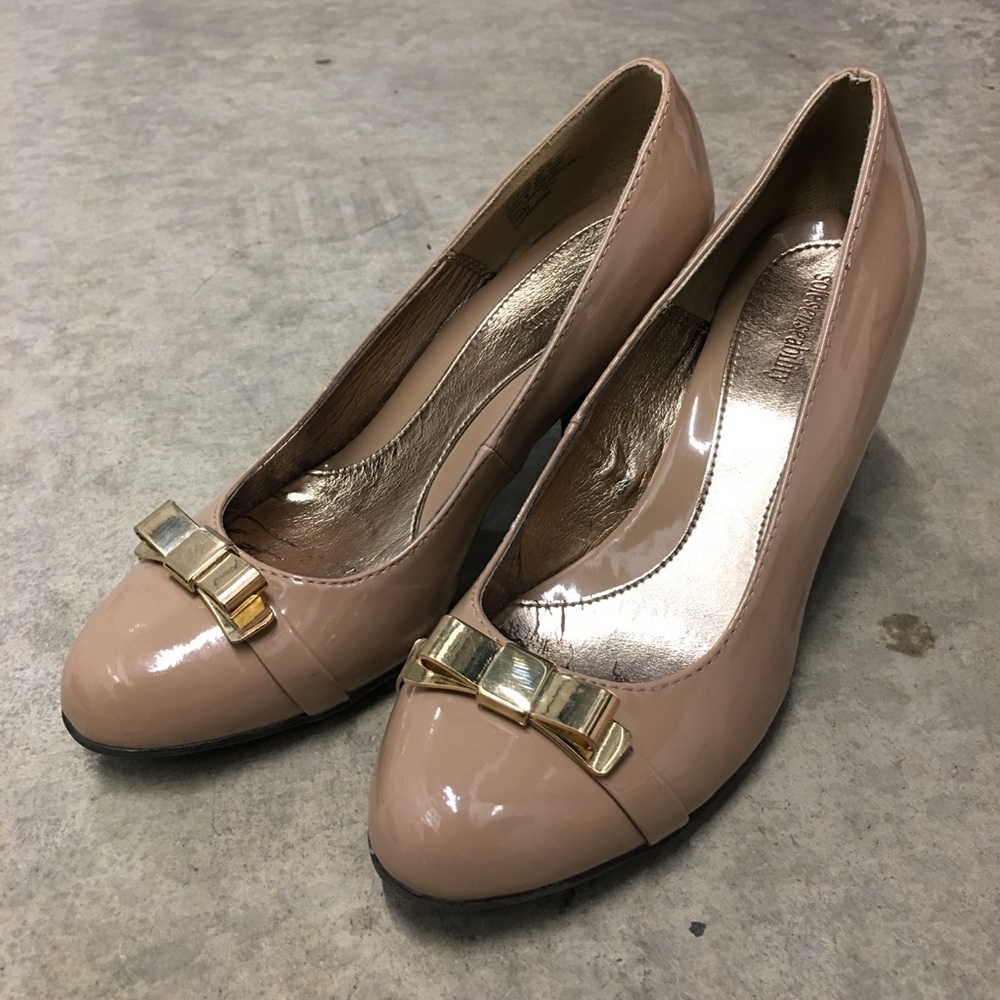 Solesenseability Round Toe Pumps w Bows